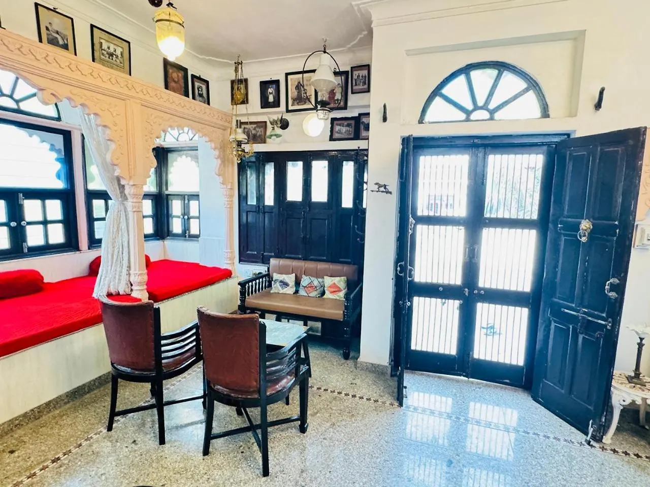 Lasani House Homestay 우다이푸르 0*,