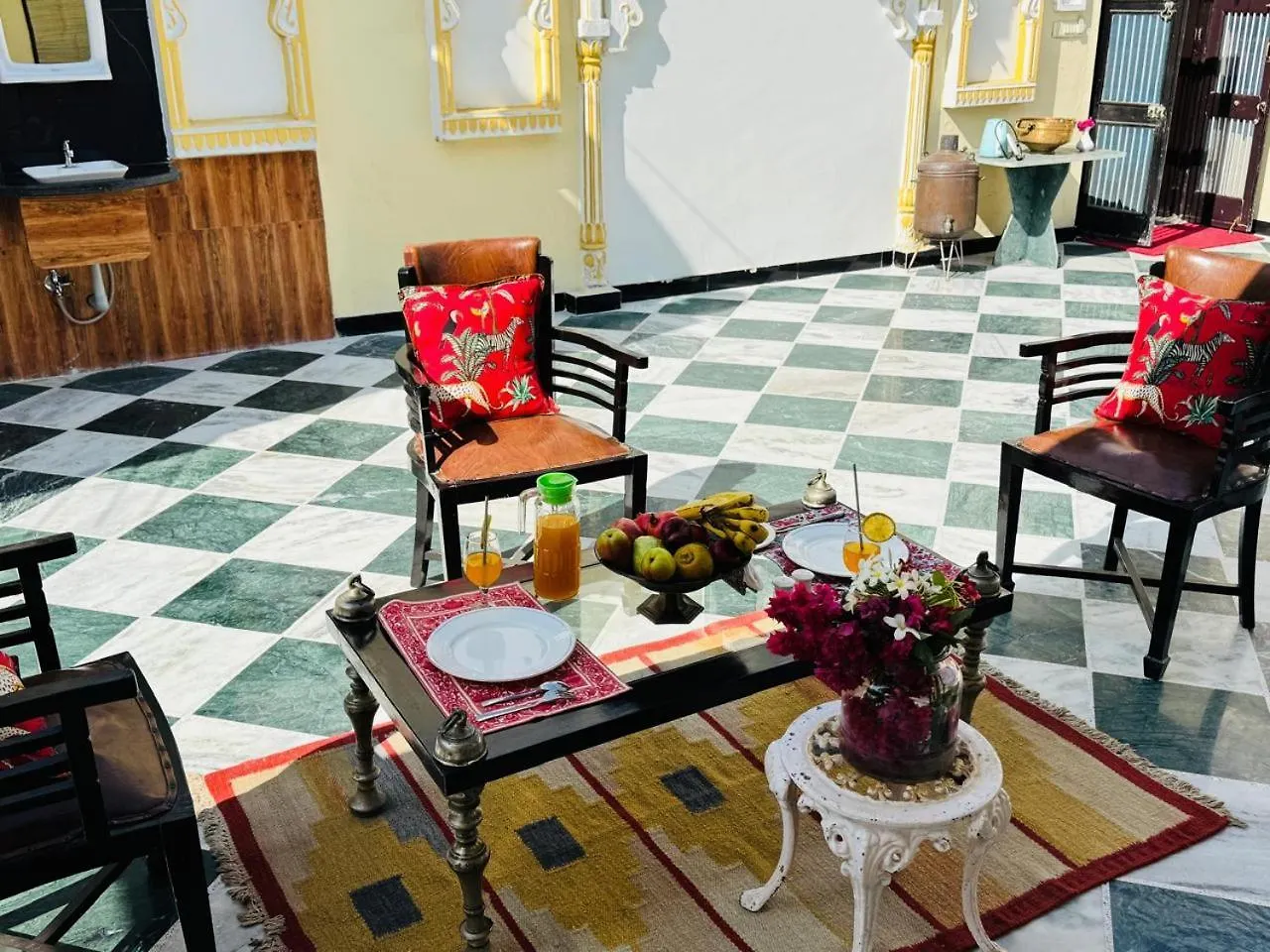 Lasani House Homestay 우다이푸르